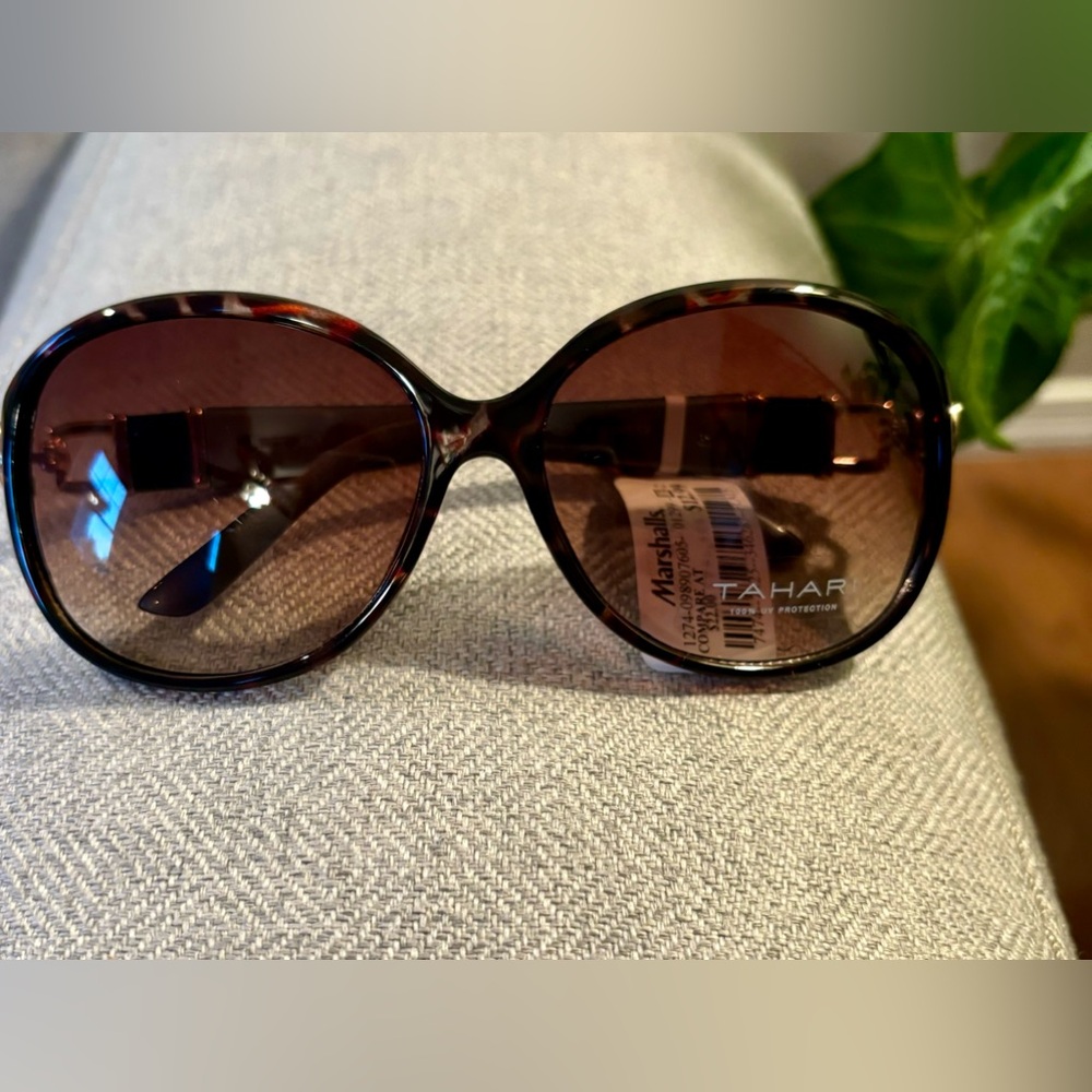 NWT - multicolored brown Tahari sunglasses.